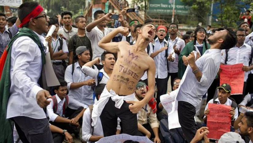 শিক্ষার্থীদের আন্দোলনে উত্তাল ঢাকা
