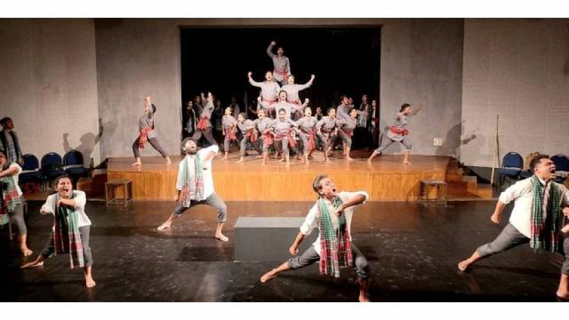 ‘উদয়ের পথে এই আলোকতীর্থে’ শীর্ষক গবেষণাধর্মী বিশেষ নাট্য মঞ্চস্থ