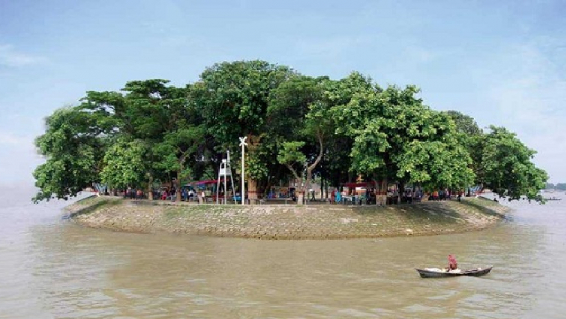 চাঁদপুরের তিন নদীর মোহনা