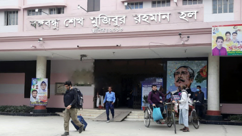 হল ছাড়ছেন শিক্ষার্থীরা