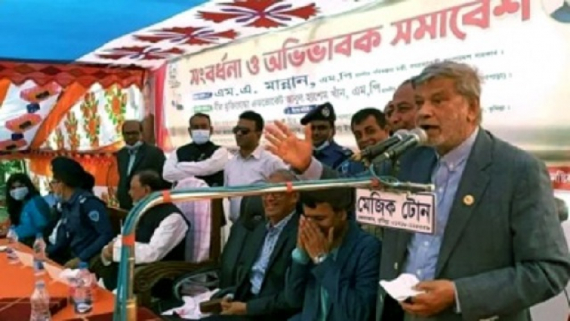 লুঙ্গি পরে, খালি পায়ে স্কুলে যেতেন পরিকল্পনামন্ত্রী