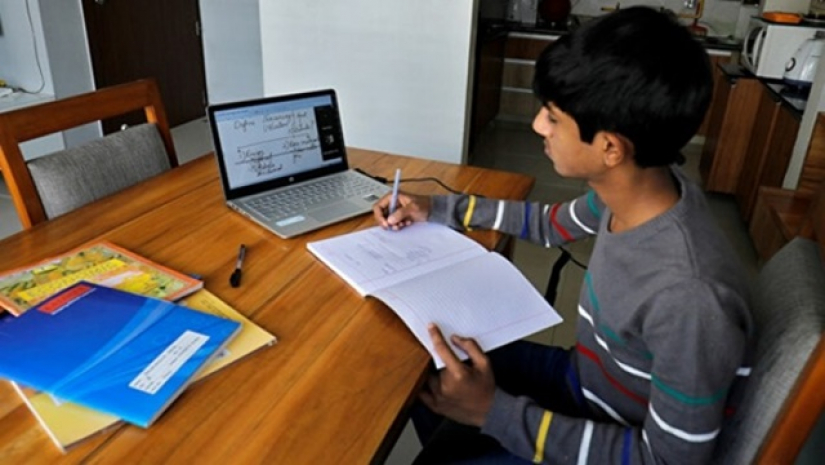 শিক্ষার্থীই অনলাইন ক্লাস