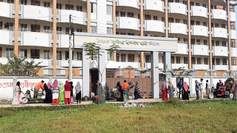 ‘শর্ত সাপেক্ষে’ খুললো আনন্দমোহন কলেজের হল