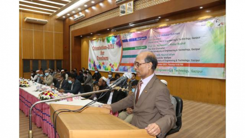 অনুষ্ঠানে প্রধান অতিথি হিসেবে উপস্থিত ছিলেন অধ্যাপক ড. এম. হাবিবুর রহমান