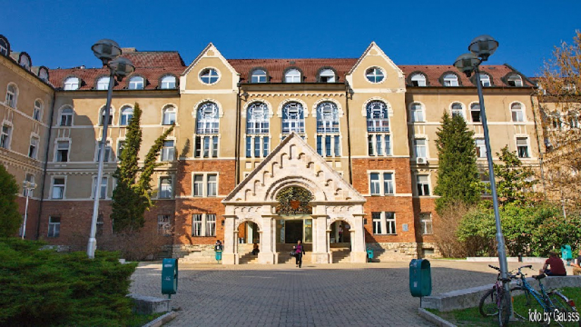  ইউনিভার্সিটি অব পিইসিএস,হাঙ্গেরি