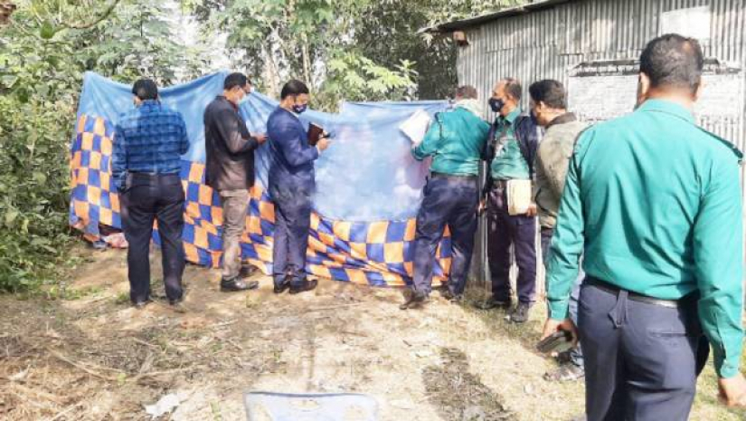 কবর থেকে তোলা হলো কুয়েট শিক্ষকের মরদেহ
