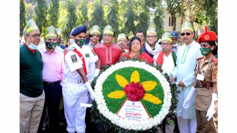চবির স্বাধীনতা স্মারক ভাস্কর্যে পুস্পস্তবক অর্পণ করা হয়