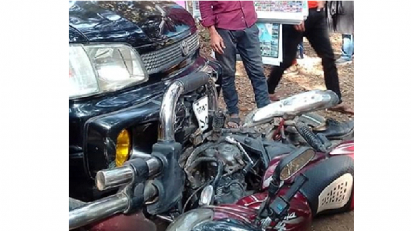শিক্ষকের গাড়ির সঙ্গে শিক্ষার্থীর মোটরসাইকেলের সংঘর্ষ