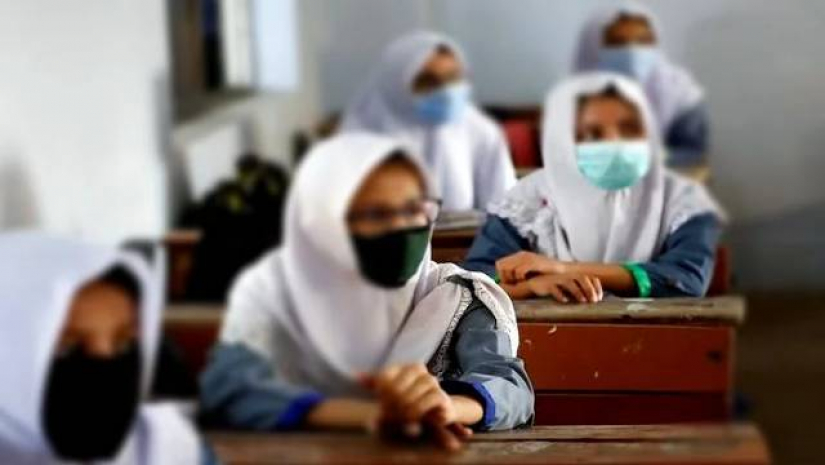 করোনায় ঝরে পড়ার পথে ৫০ হাজার স্কুল শিক্ষার্থী