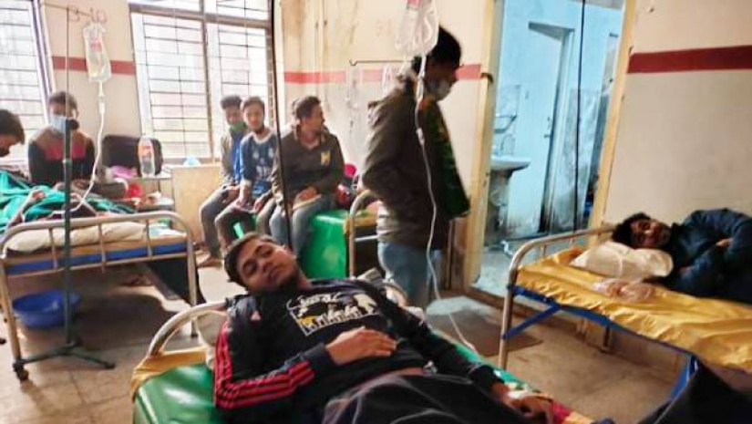 অসুস্থ শিক্ষার্থীদের রাতেই বিভিন্ন হাসপাতালে ভর্তি করা হয়েছে