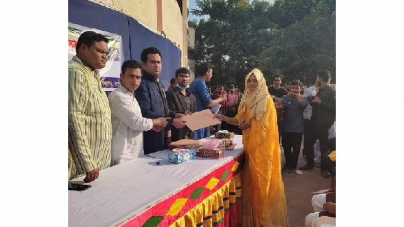 জীবনবৃত্তান্ত জমা দেন পদ প্রত্যাশীরা।