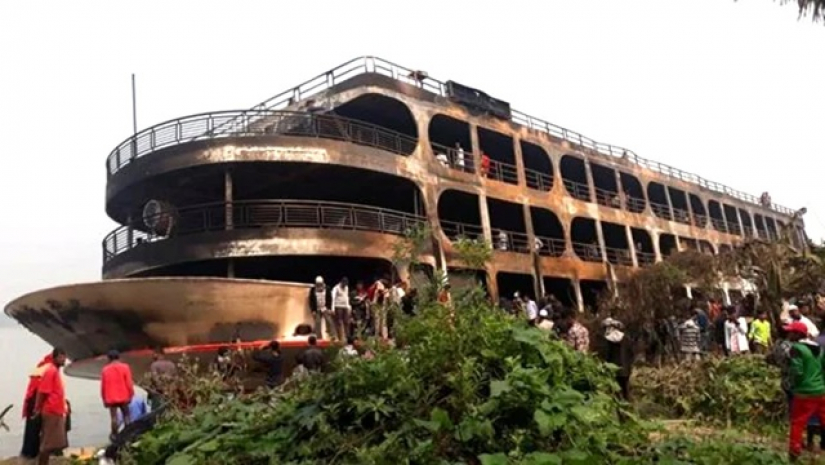 লঞ্চে আগুন