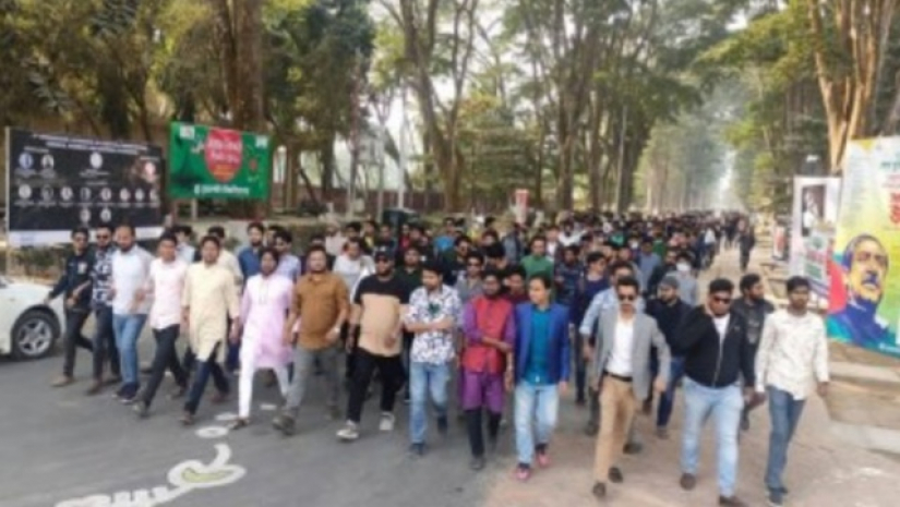 রাবিতে ছাত্রলীগের নতুন কমিটির দাবিতে পদপ্রত্যাশীদের বিক্ষোভ