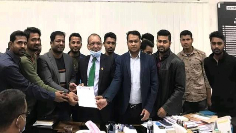 ১০ দফা দাবিতে উপাচার্যকে স্মারকলিপি দিয়েছে রাবি ছাত্রলীগ