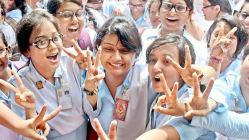 এবার উচ্চ মাধ্যমিকে ভর্তির পর প্রায় ৪ লাখেরও বেশি শূন্য আসন থেকে যাবে।