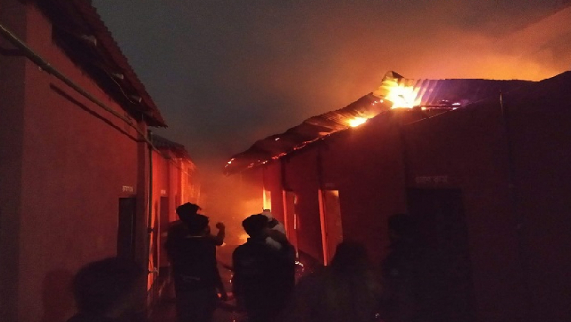 জাককানইবির ছাত্রী মেসে আগুনে পুড়ল ৬ কক্ষ