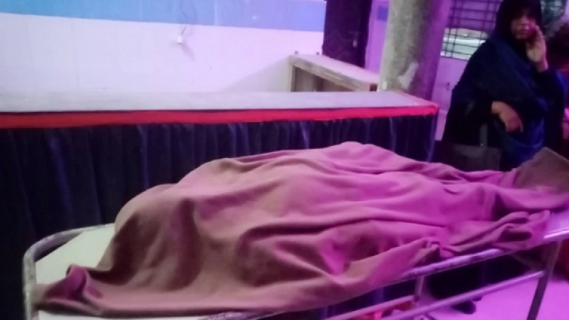 নিহত নববধূর লাশ