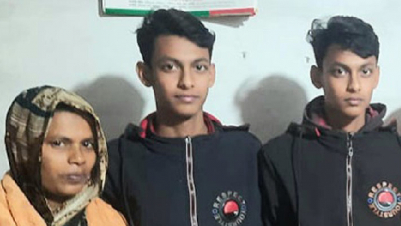 মায়ের সঙ্গে গোলাম রাব্বানী রাজন ও গোলাম সাকলায়েন সাজন।