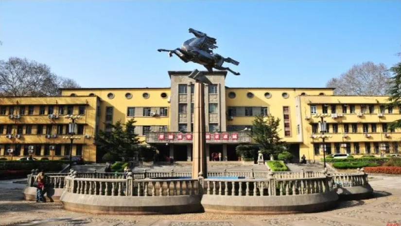 উহান ইউনিভার্সিটি অব টেকনোলজি, চীন