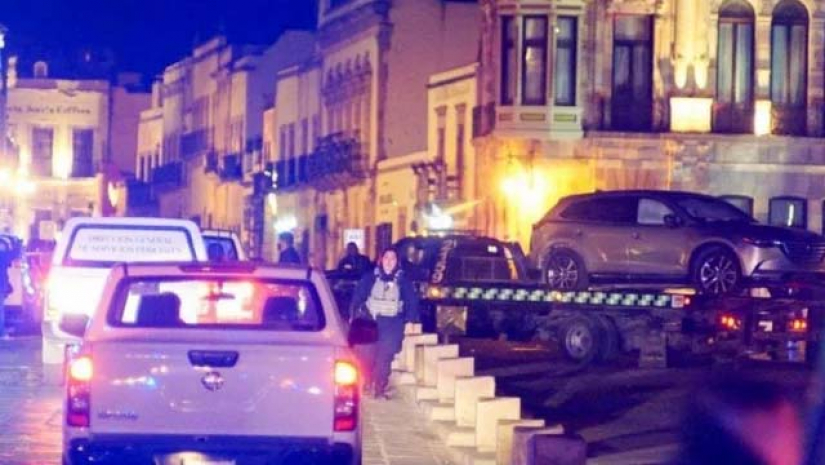 রাস্তায় ফেলে যাওয়া গাড়ি থেকে ১০ মরদেহ উদ্ধার