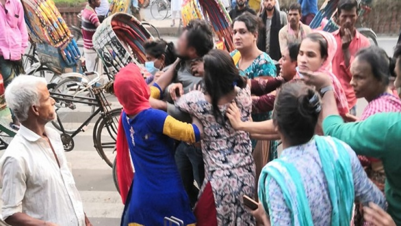 তৃতীয় লিঙ্গের দুই গ্রুপের সংঘর্ষ