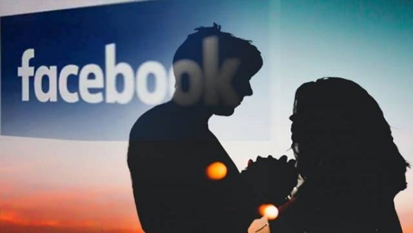 ফেসবুকে তাদের প্রেম-পরিচয় হয়