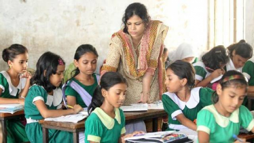 প্রাথমিক শিক্ষকরা দ্বিতীয় শ্রেণির মর্যাদার দাবি রাখেন