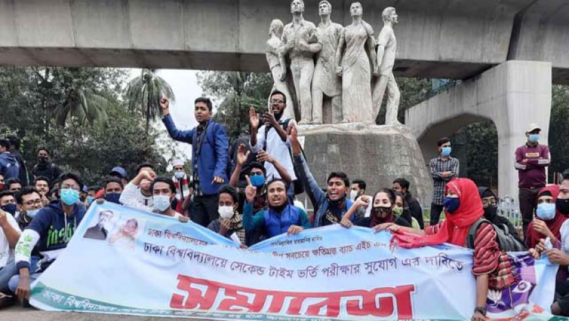 আন্দোলনরত শিক্ষার্থী 