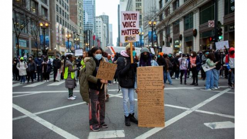 সংক্রমণ বাড়ার মধ্যেও সশরীরে ক্লাস, বর্জন করে প্রতিবাদ
