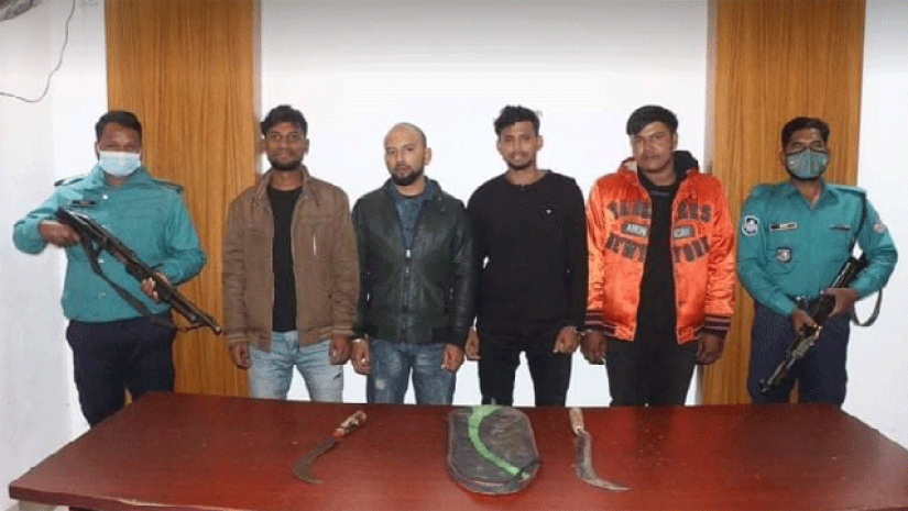 আটককৃত তরুণরা
