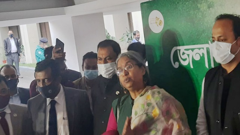 অনুষ্ঠান শেষে সাংবাদিকদের সাথে কথা বলছেন শিক্ষামন্ত্রী