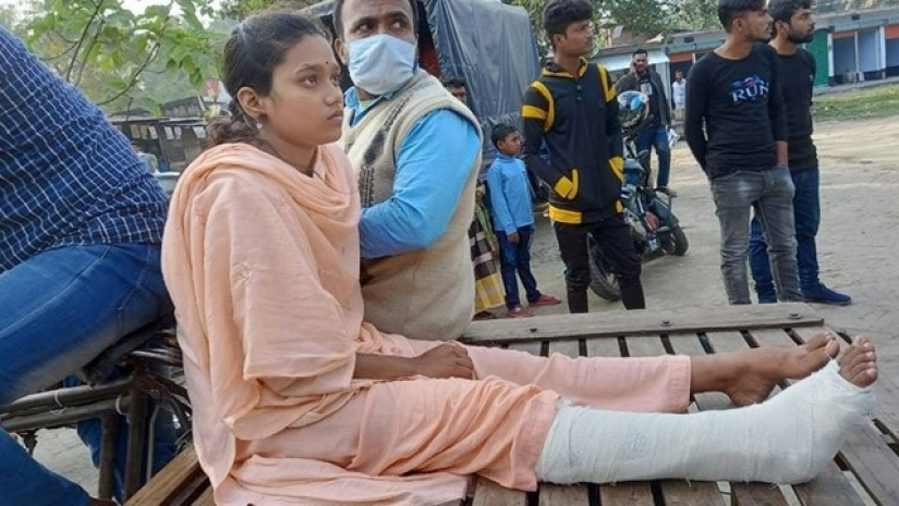 আহত এক ছাত্রী