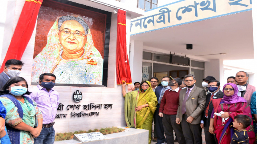 ম্যুরাল উন্মোচন করেছেন উপাচার্য