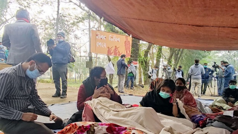 অনশনরত শিক্ষার্থীরা