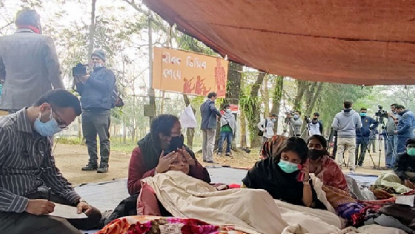 অনশনরত শিক্ষার্থীরা