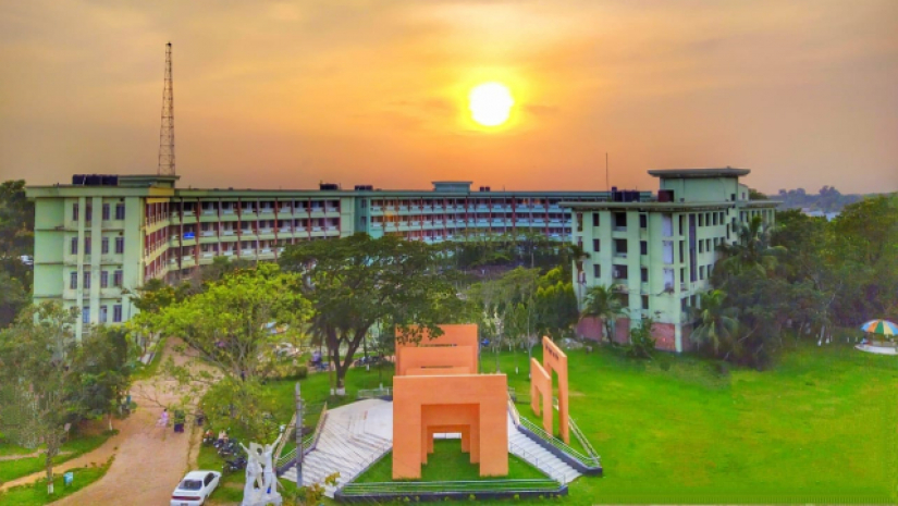 হল খোলা থাকছে নজরুল বিশ্ববিদ্যালয়ের, ক্লাস অনলাইনে