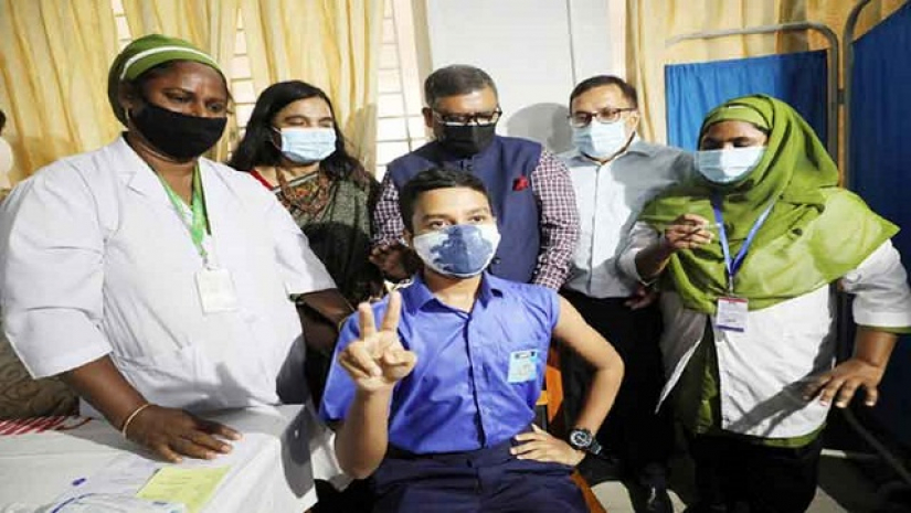 স্কুল শিক্ষার্থীদের করোনা টিকা