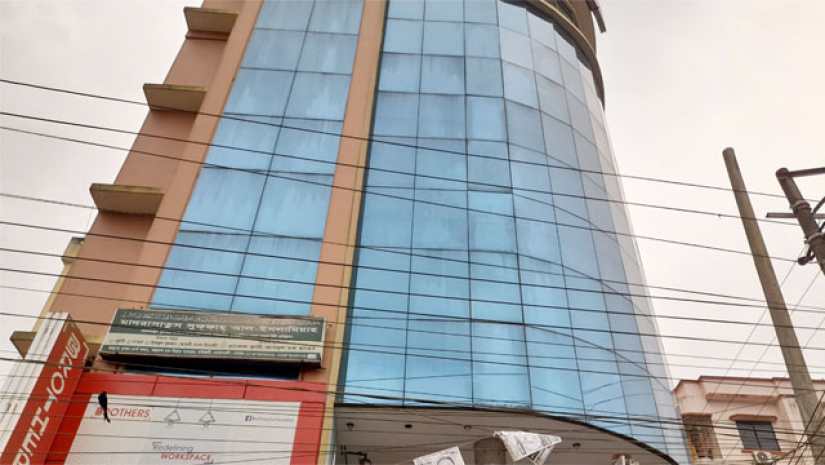 মাদ্রাসা শিক্ষকের বিরুদ্ধে চার তলা থেকে ছাত্রকে ফেলে দেয়ার অভিযোগ