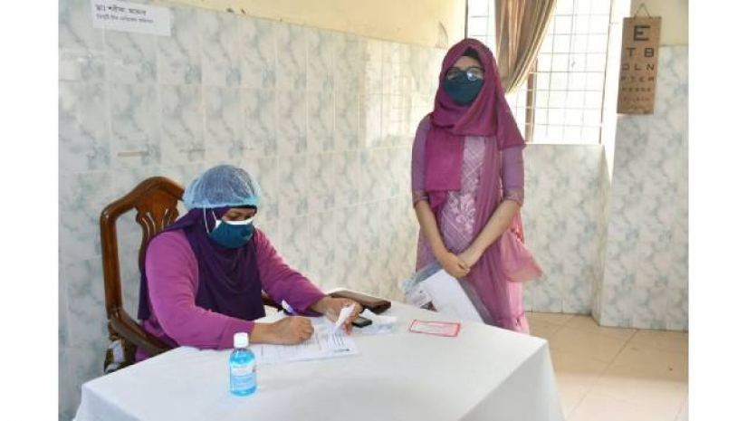 স্বাস্থ্যবিধি মেনে চলছে ভর্তি কার্যক্রম