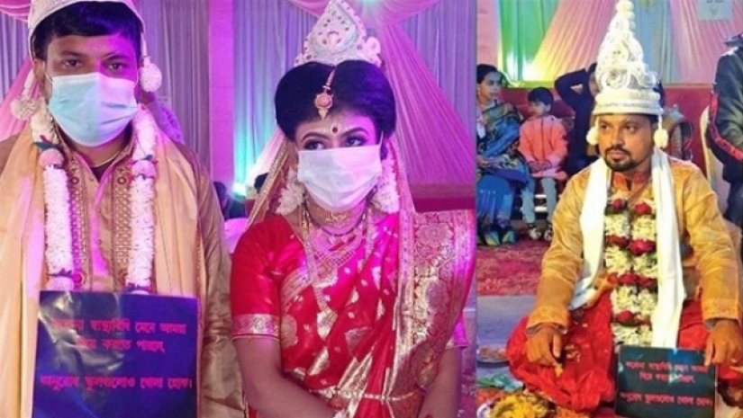 বিয়ের আসরে প্ল্যাকার্ড গলায় শিক্ষক