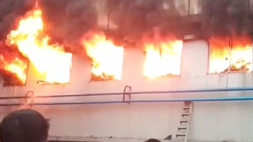 নারায়ণগঞ্জে পোশাক কারখানায় ভয়াবহ আগুন