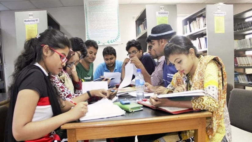 বেসরকারি বিশ্ববিদ্যালয়ের শিক্ষার্থী