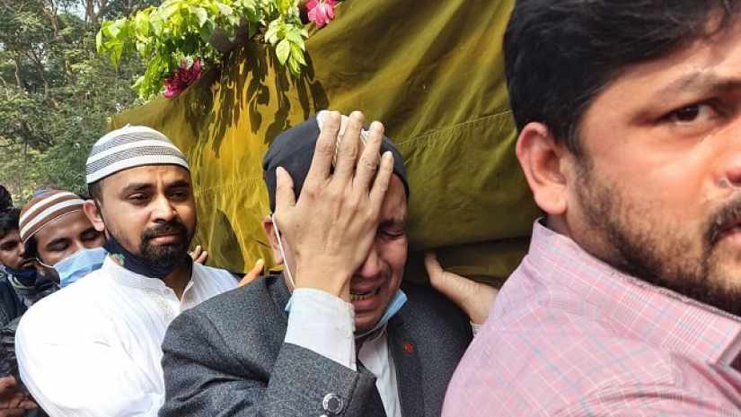 চোখের জলে হিমেলকে বিদায় জানালেন সহপাঠীরা