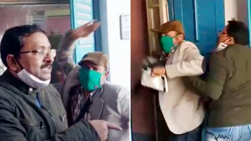 দুই শিক্ষক মারামারি করছে। 