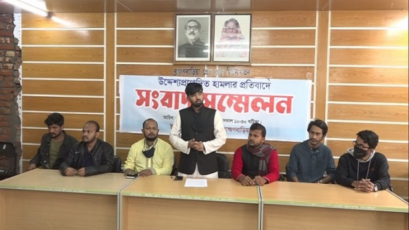 সংবাদ সম্মেলনে