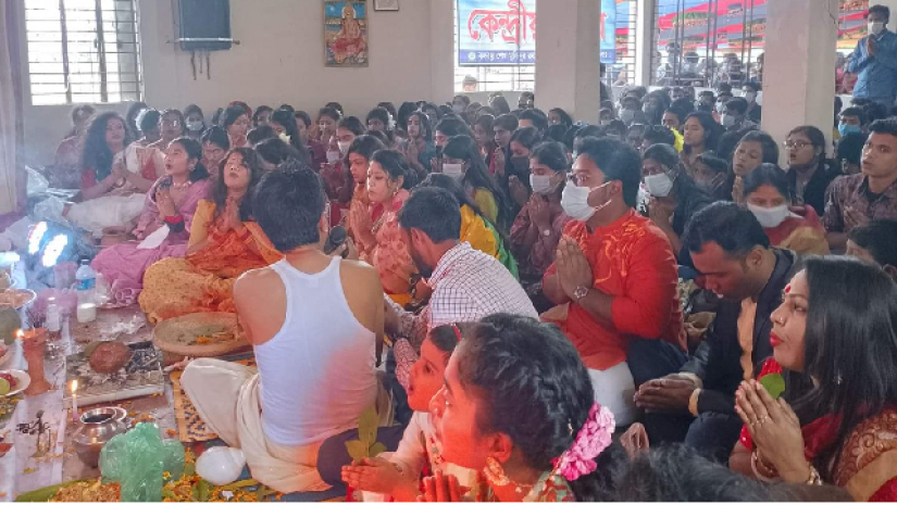 পূজায় প্রণতি করছে শিক্ষার্থীরা