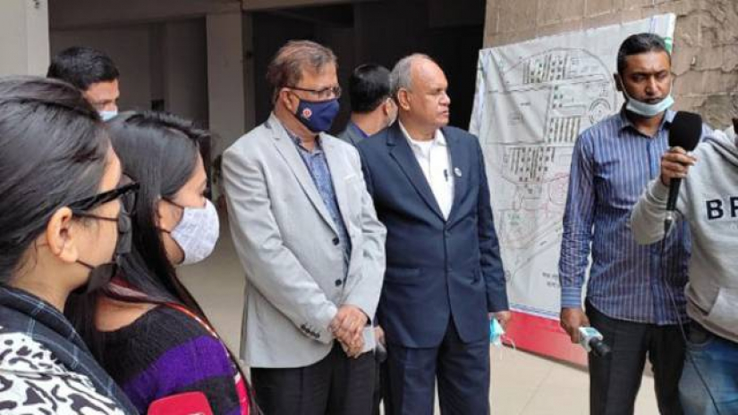 কথা বলছেন সংস্কৃতি প্রতিমন্ত্রী কে এম খালিদ