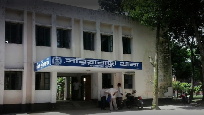 ‘ছেলে আমাকে মারধর করতেছে, তাকে ধরে নিয়ে যান’