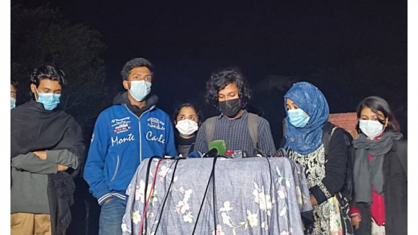 আন্দোলন স্থগিত করার কথা জানিয়েছেন শিক্ষার্থীরা।