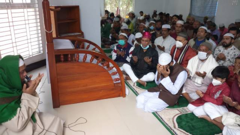 জিয়া পরিবারের কল্যাণ কামনায় বগুড়ার পদ্মপাড়ায় দোয়া ও মোনাজাত